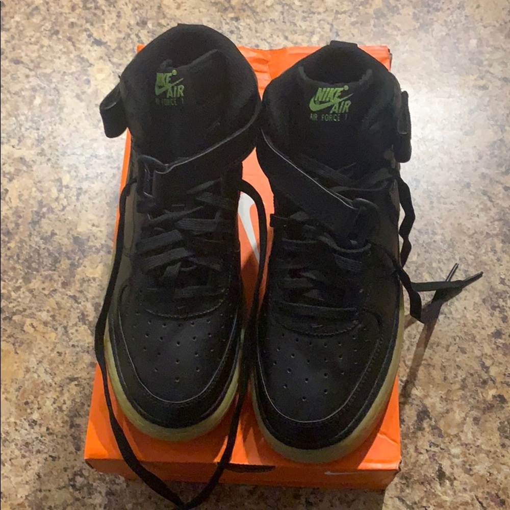 Nike Boy's Lace Up Sneakers, Size 5.5 Y